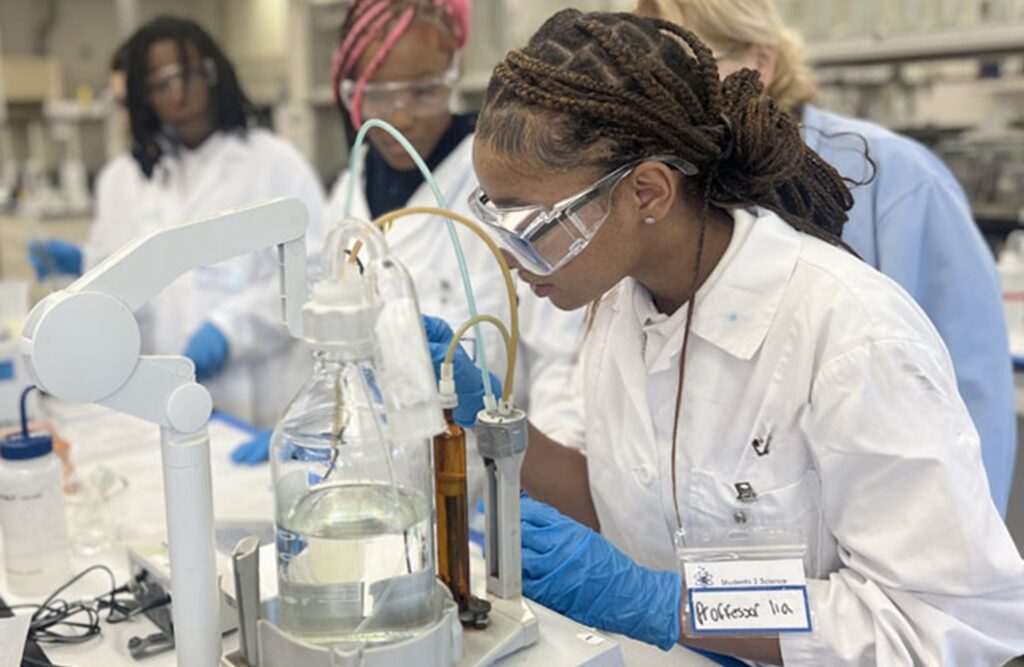 Students 2 Science Announces New Apollo Technology Center to Expand STEM Access